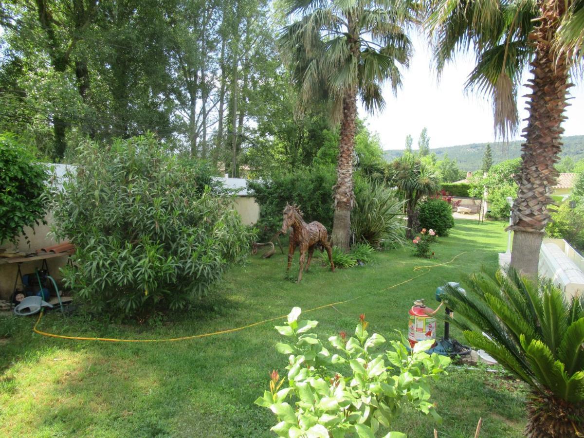 Le Cabanon Des Hirondelles Villa Villecroze Bagian luar foto