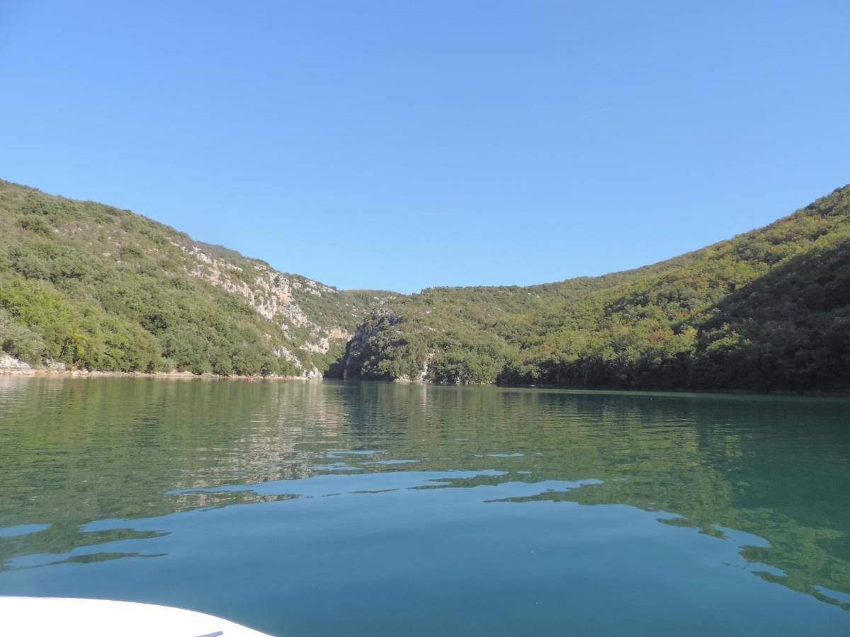 Le Cabanon Des Hirondelles Villa Villecroze Bagian luar foto