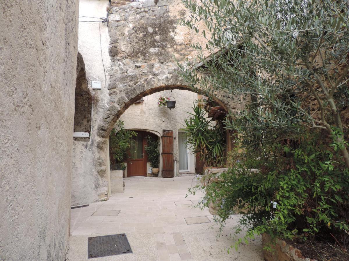 Le Cabanon Des Hirondelles Villa Villecroze Bagian luar foto