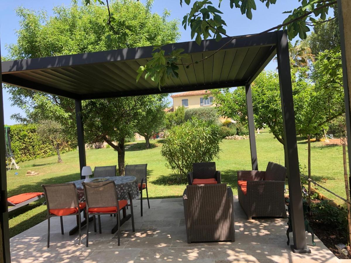 Le Cabanon Des Hirondelles Villa Villecroze Bagian luar foto