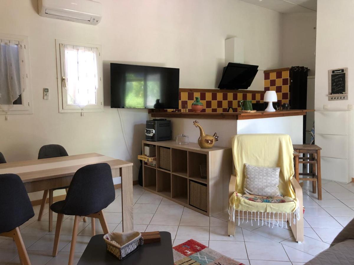 Le Cabanon Des Hirondelles Villa Villecroze Bagian luar foto