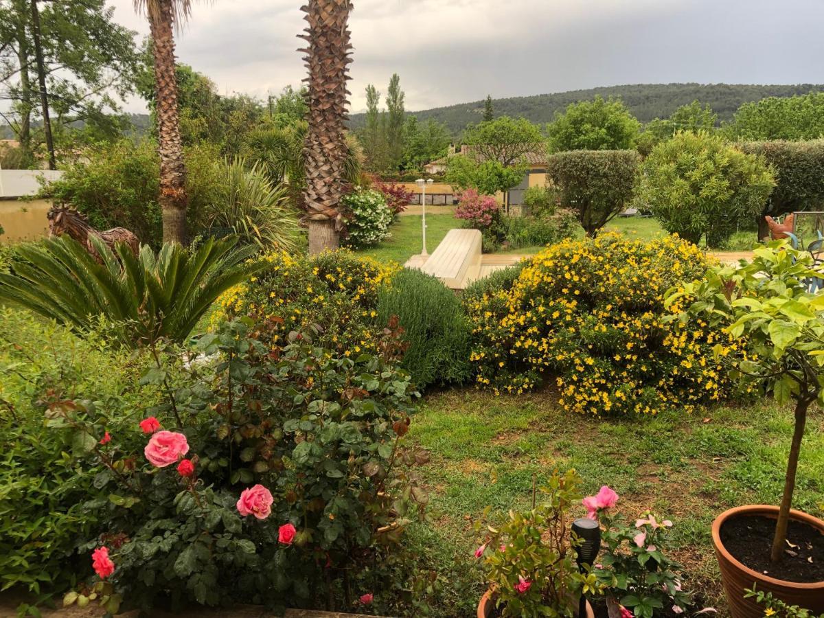 Le Cabanon Des Hirondelles Villa Villecroze Bagian luar foto